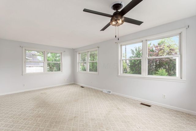 4235 Ashgrove Drive, Grove City, OH 43123