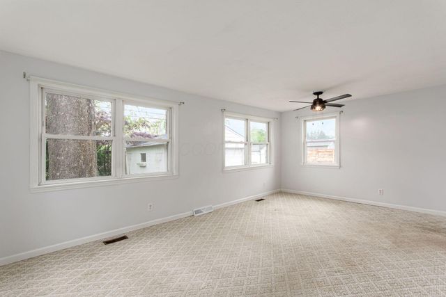 4235 Ashgrove Drive, Grove City, OH 43123