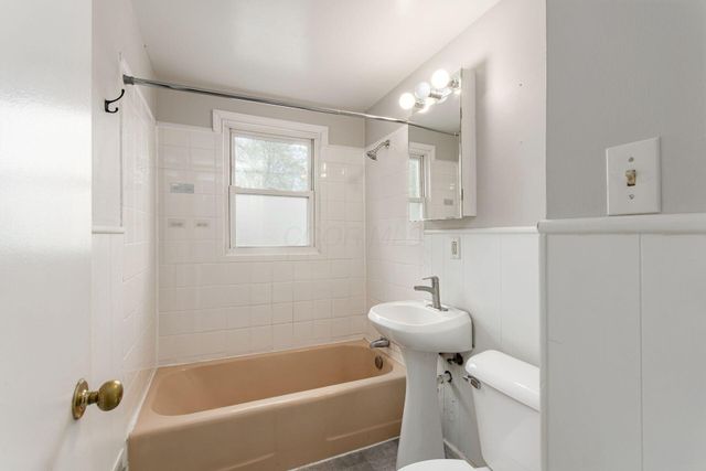 4235 Ashgrove Drive, Grove City, OH 43123