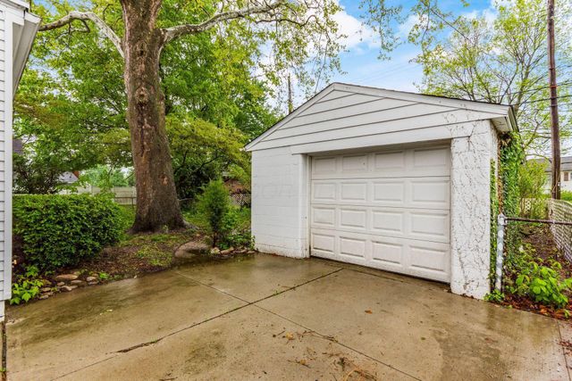 4235 Ashgrove Drive, Grove City, OH 43123