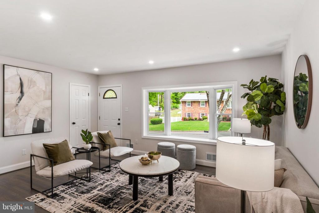 Image 11 of property listing at 913 APPLEWOOD ST, Capitol Heights, MD 20743