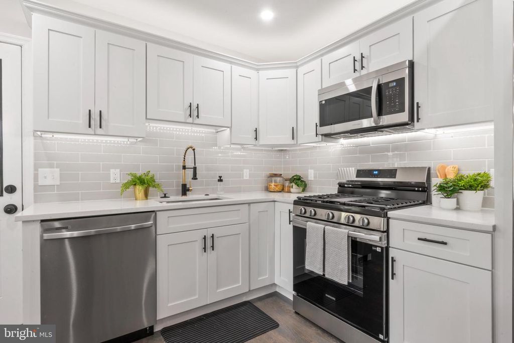 Image 14 of property listing at 913 APPLEWOOD ST, Capitol Heights, MD 20743