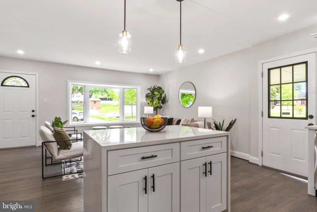 Image 15 of property listing at 913 APPLEWOOD ST, Capitol Heights, MD 20743