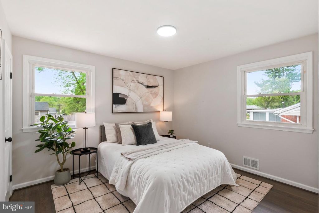 Image 19 of property listing at 913 APPLEWOOD ST, Capitol Heights, MD 20743