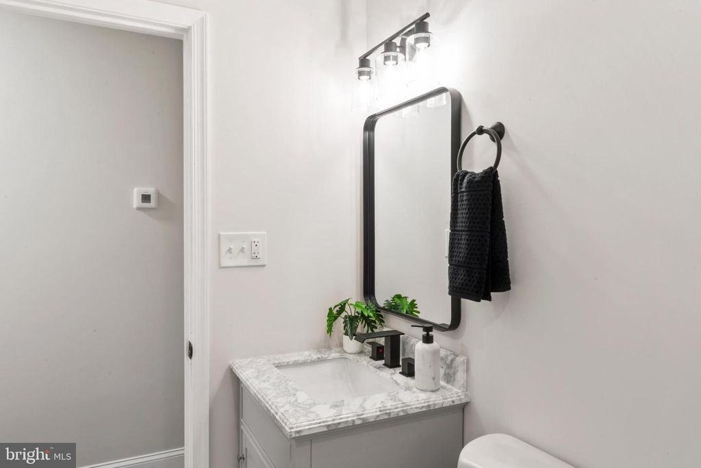 Image 31 of property listing at 913 APPLEWOOD ST, Capitol Heights, MD 20743