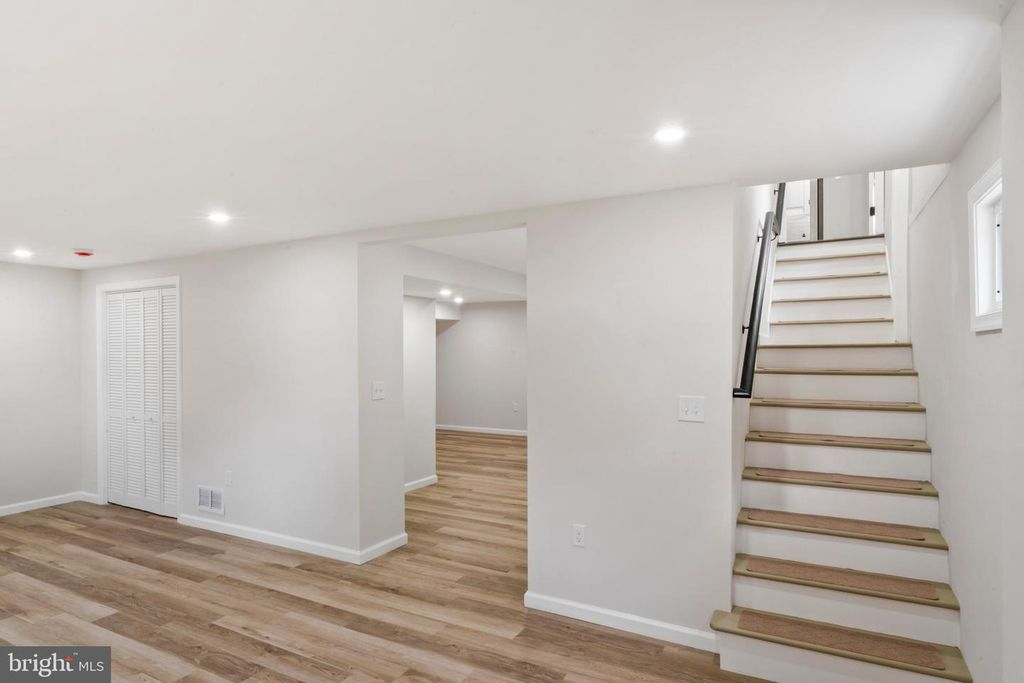 Image 33 of property listing at 913 APPLEWOOD ST, Capitol Heights, MD 20743