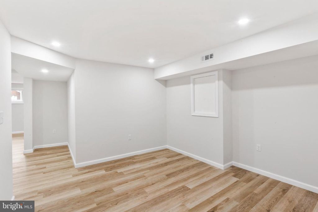 Image 40 of property listing at 913 APPLEWOOD ST, Capitol Heights, MD 20743