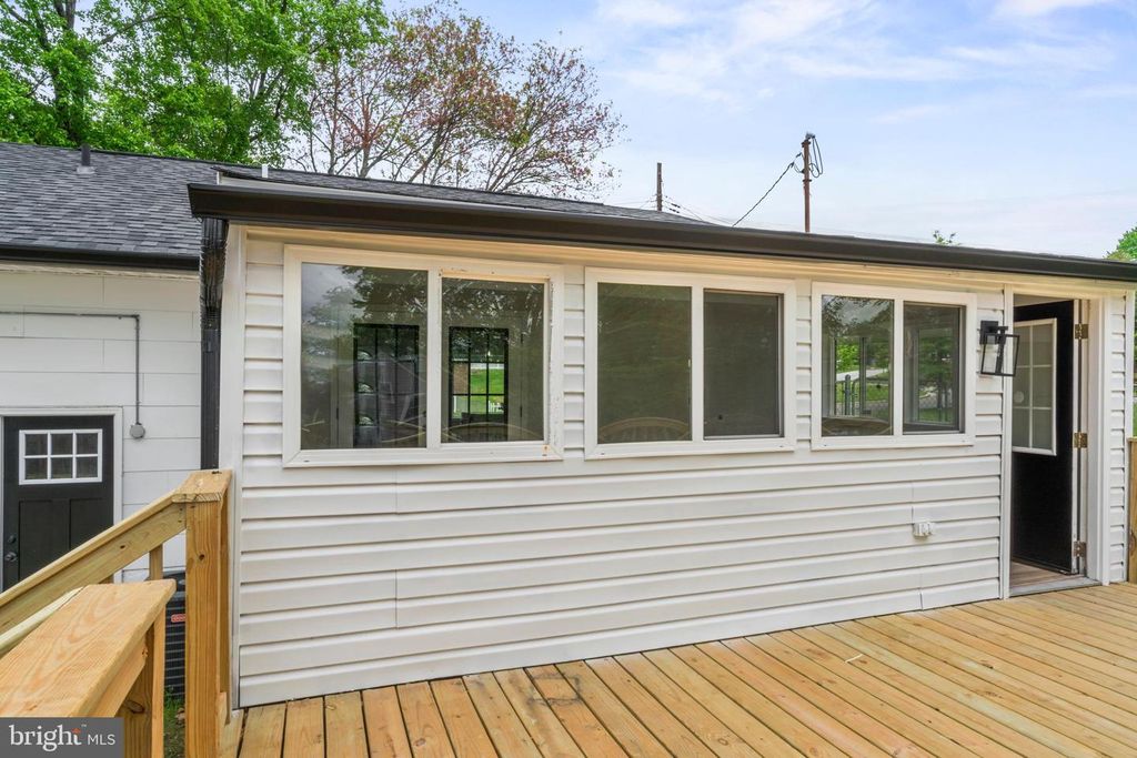 Image 54 of property listing at 913 APPLEWOOD ST, Capitol Heights, MD 20743