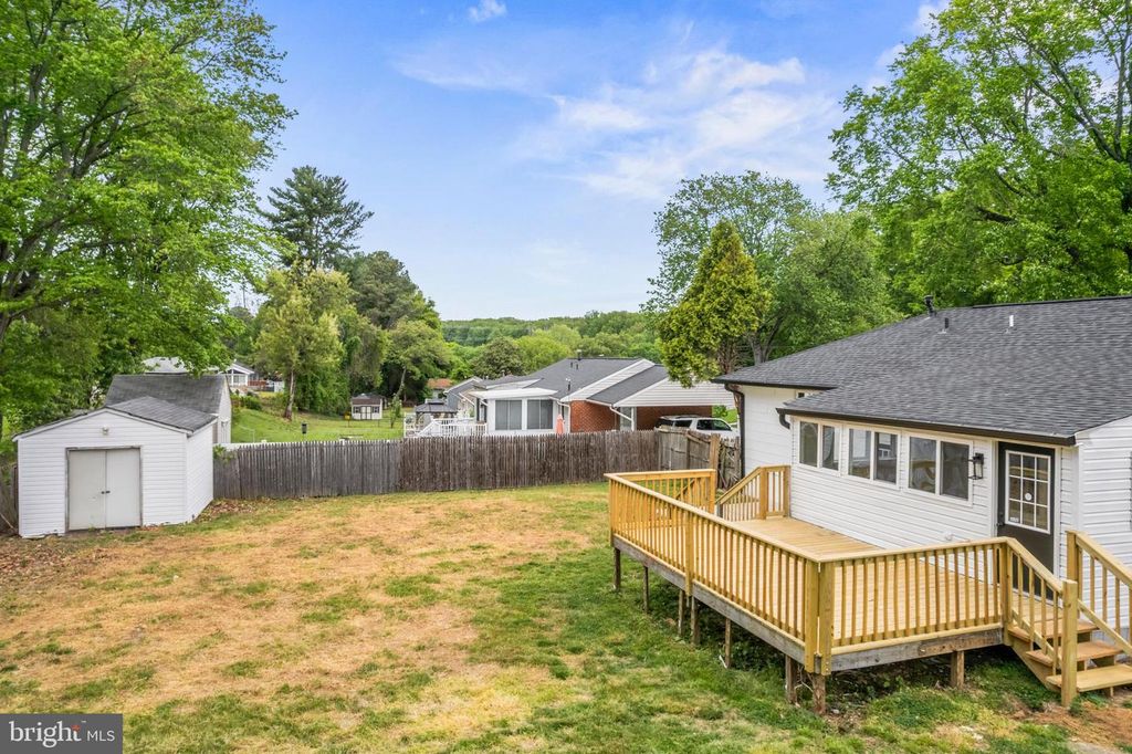 Image 56 of property listing at 913 APPLEWOOD ST, Capitol Heights, MD 20743