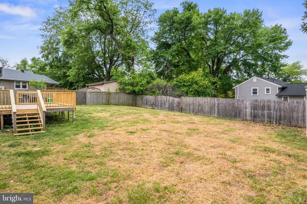Image 60 of property listing at 913 APPLEWOOD ST, Capitol Heights, MD 20743