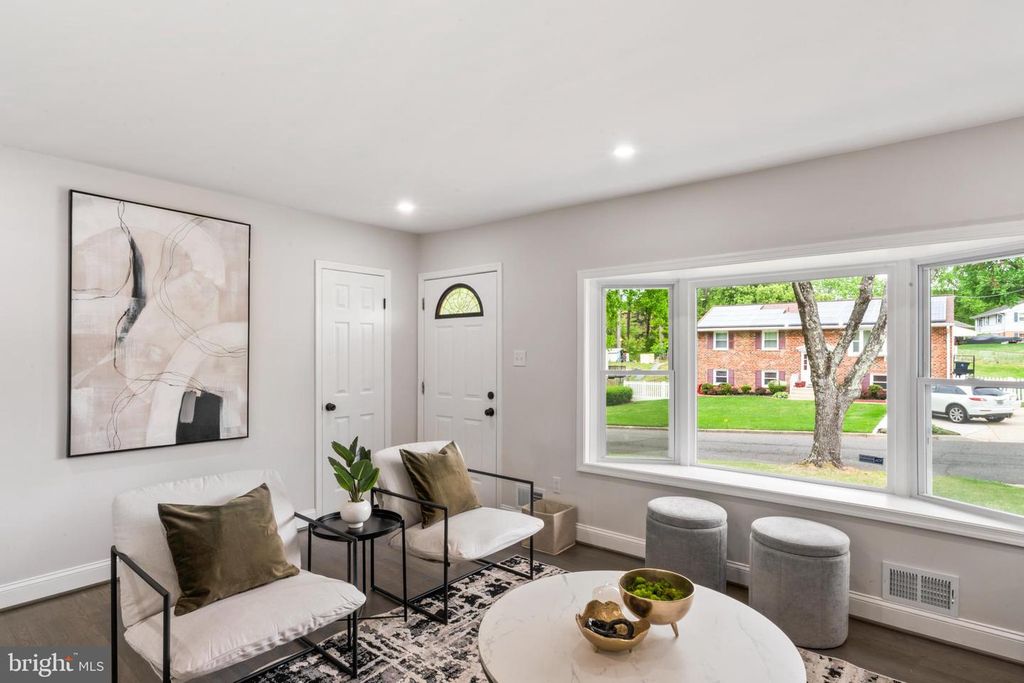 Image 8 of property listing at 913 APPLEWOOD ST, Capitol Heights, MD 20743