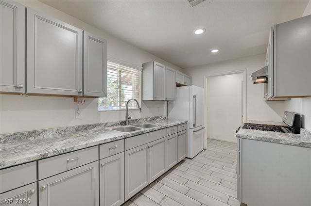 2300 Dune Drive, Las Vegas, NV 89106