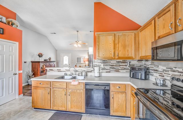 7004 PRESMOND RD, Cordova, TN 38018