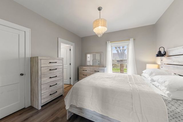 202 S Pick Avenue, Elmhurst, IL 60126