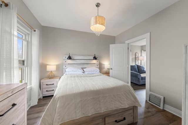 202 S Pick Avenue, Elmhurst, IL 60126