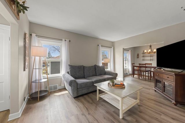 202 S Pick Avenue, Elmhurst, IL 60126