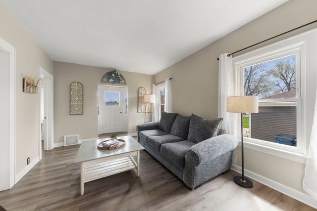 202 S Pick Avenue, Elmhurst, IL 60126