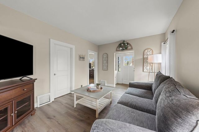 202 S Pick Avenue, Elmhurst, IL 60126