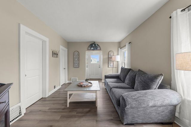 202 S Pick Avenue, Elmhurst, IL 60126