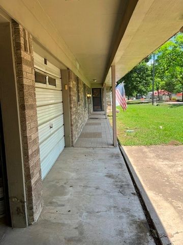 304 Sunset Street, Roxton, TX 75477