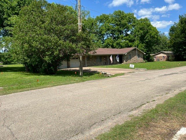 304 Sunset Street, Roxton, TX 75477