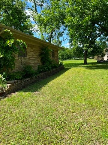 304 Sunset Street, Roxton, TX 75477