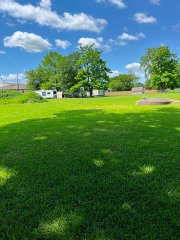 304 Sunset Street, Roxton, TX 75477