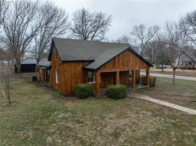 411 W Cedar Street, Cherokee, KS 66724