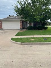253 Pine Crest Drive, Justin, TX 76247