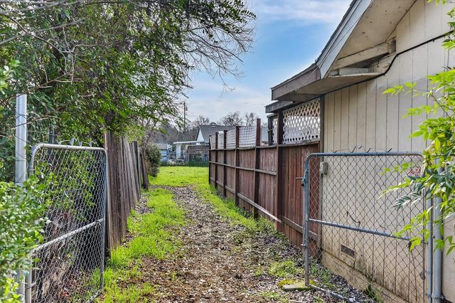 516 W Marlette, Ione, CA 95640