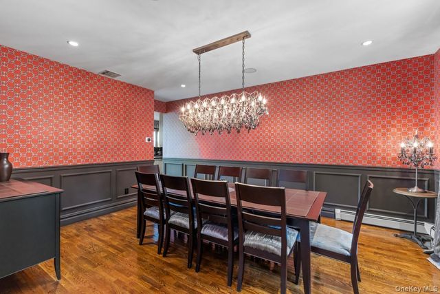 9 Ronwood Road, Chestnut Ridge, NY 10977