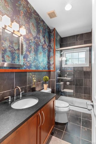 9 Ronwood Road, Chestnut Ridge, NY 10977