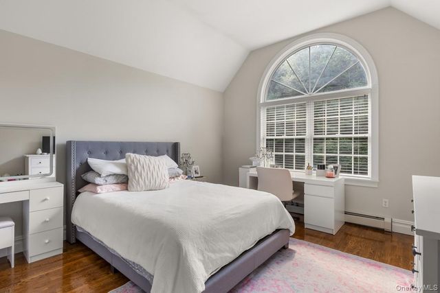 9 Ronwood Road, Chestnut Ridge, NY 10977