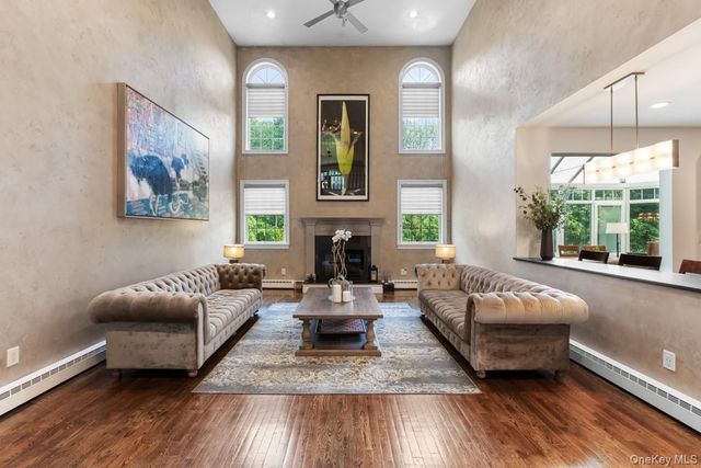 9 Ronwood Road, Chestnut Ridge, NY 10977