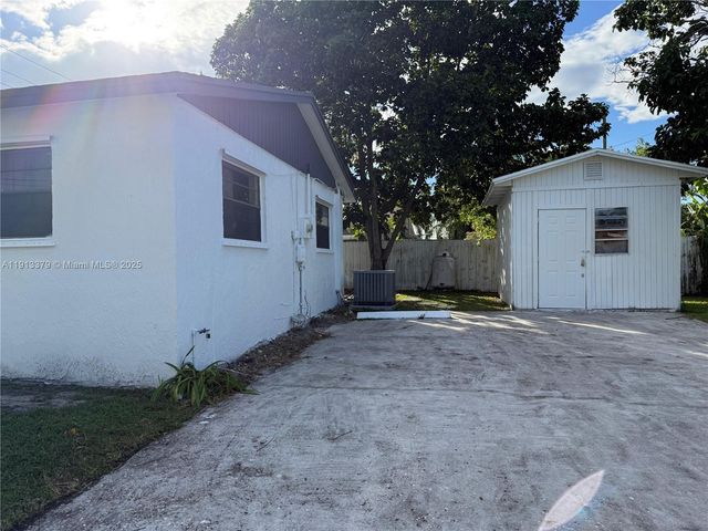 601 SW 10th St 0, Delray Beach, FL 33444