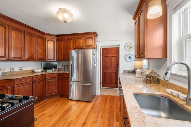 41 Governor Winthrop Road 1, Somerville, MA 02145