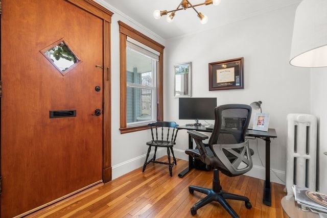 41 Governor Winthrop Road 1, Somerville, MA 02145