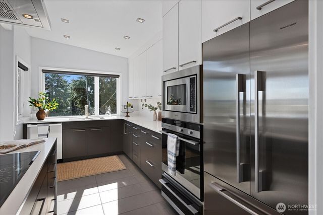 11808 Marine View Drive SW, Burien, WA 98146