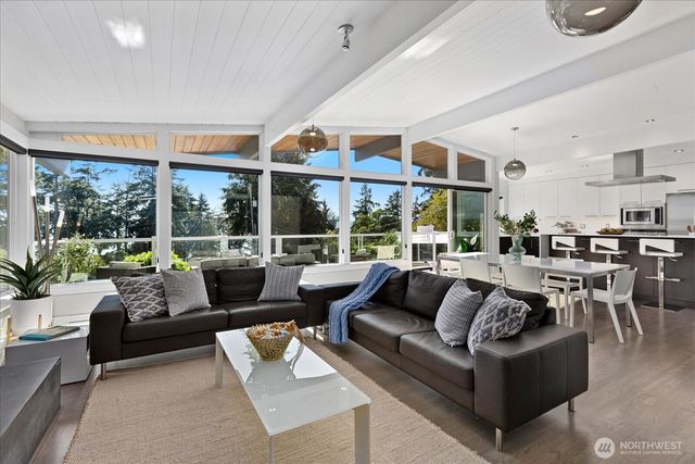 11808 Marine View Drive SW, Burien, WA 98146