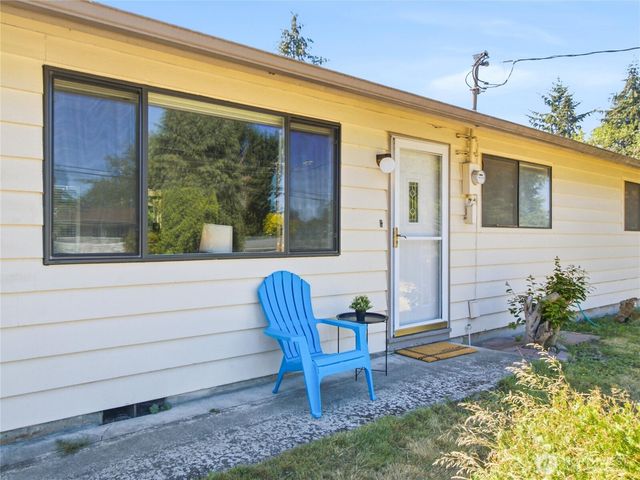 2449 SW 328th Street, Federal Way, WA 98023