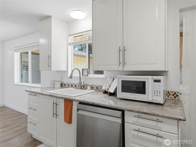 2449 SW 328th Street, Federal Way, WA 98023