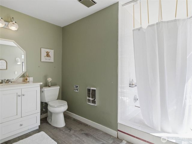 2449 SW 328th Street, Federal Way, WA 98023
