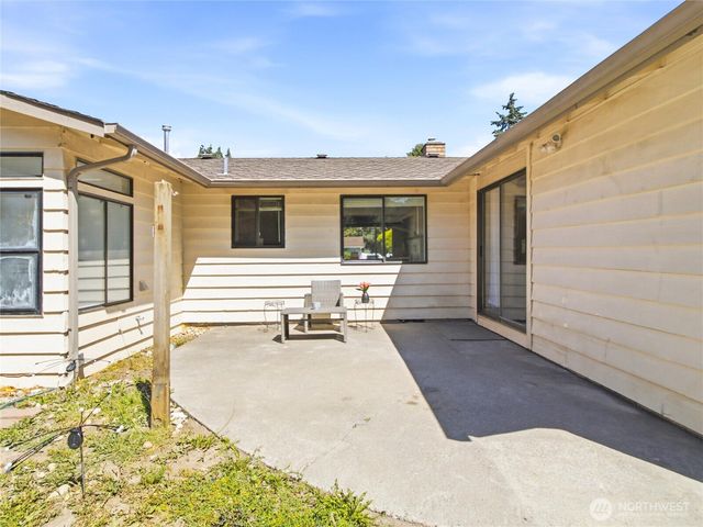 2449 SW 328th Street, Federal Way, WA 98023