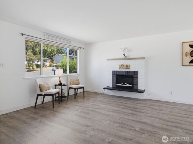 2449 SW 328th Street, Federal Way, WA 98023