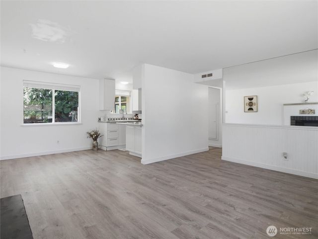 2449 SW 328th Street, Federal Way, WA 98023