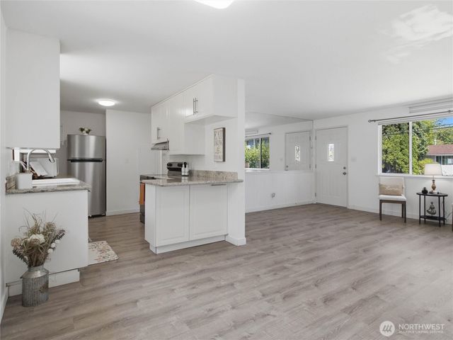 2449 SW 328th Street, Federal Way, WA 98023