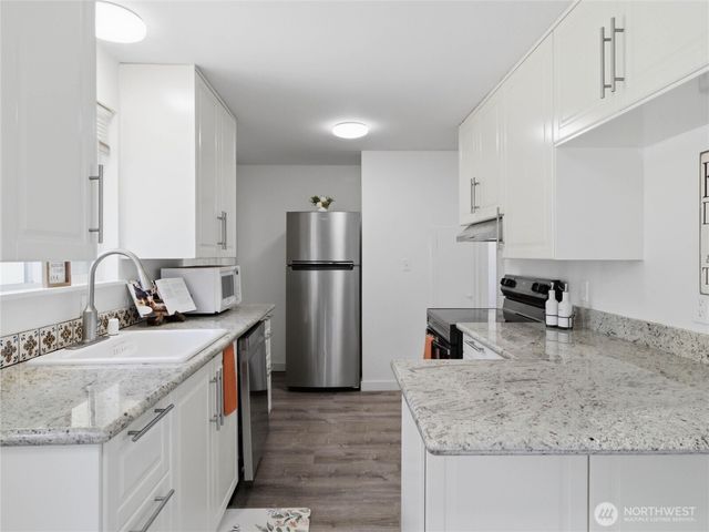 2449 SW 328th Street, Federal Way, WA 98023