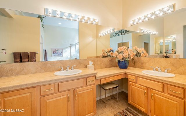 5117 W Desert Eagle Circle, Marana, AZ 85658