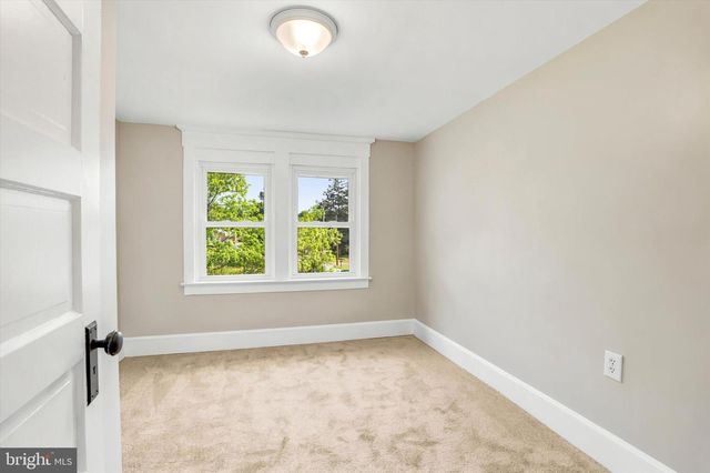 4 BORATEN RD, Royersford, PA 19468