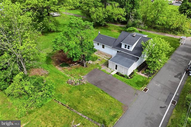 4 BORATEN RD, Royersford, PA 19468